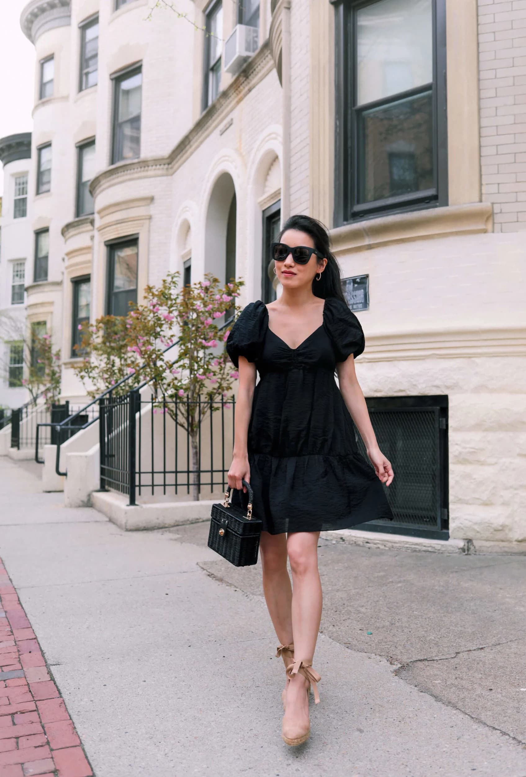Schwarzes Maxikleid: Die Kombination Aus Stil Und Sexyness