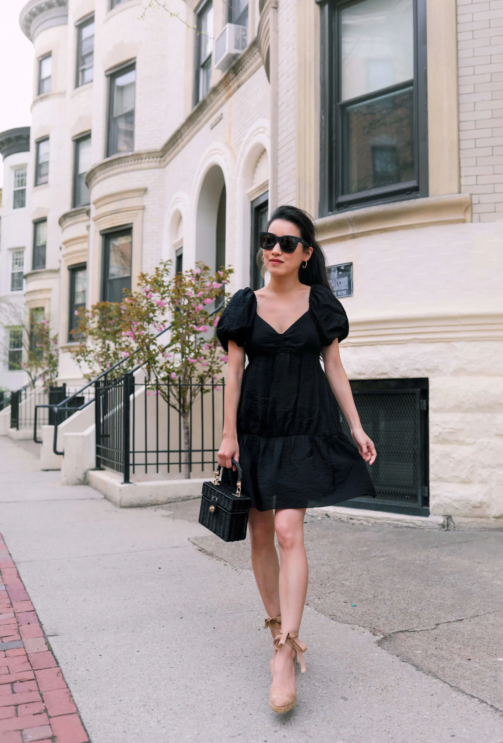 Schwarzes Maxikleid: Die Kombination Aus Stil Und Sexyness