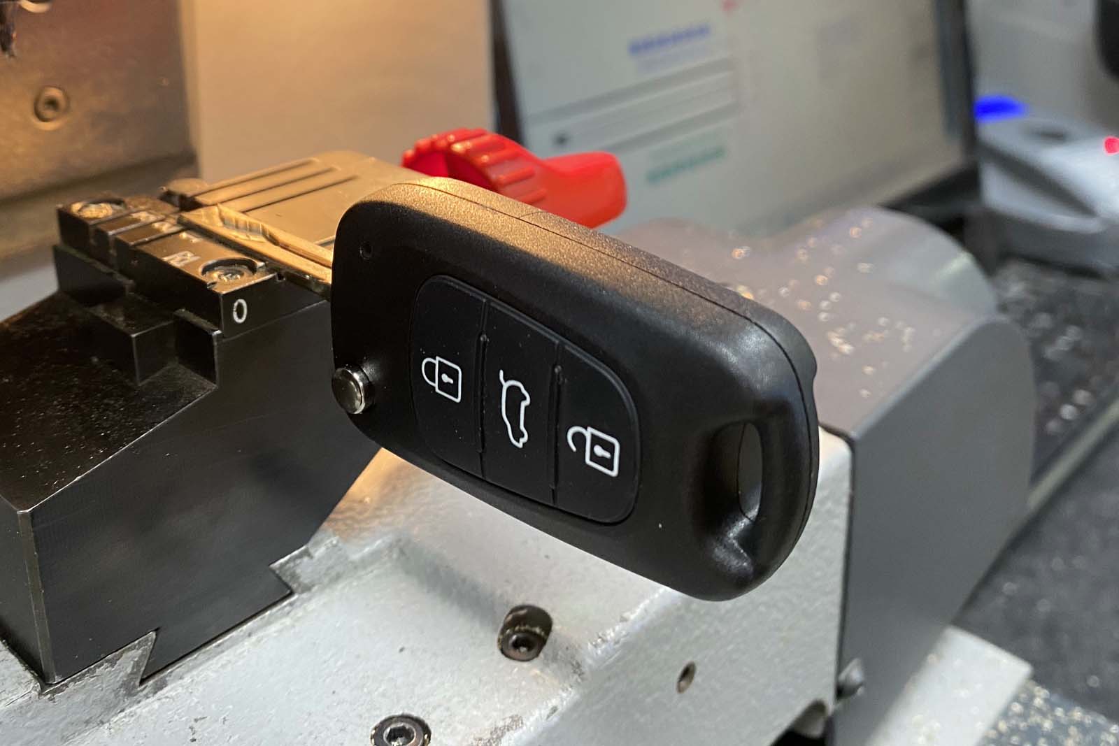 Autoschlüssel verloren? Mr Key liefert schnellen Ersatz mit Funk